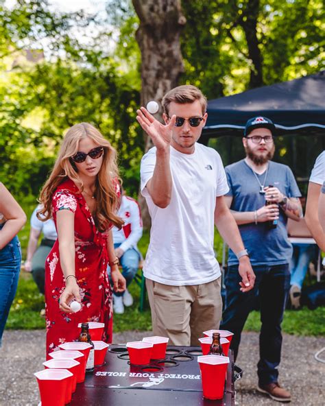 The Beer Pong Guide for newbies at the Beer Pong table.